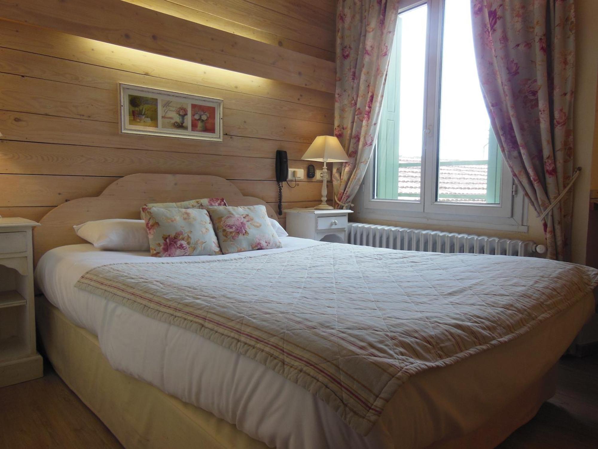 Logis Hotel Le Glacier Orange  Bagian luar foto